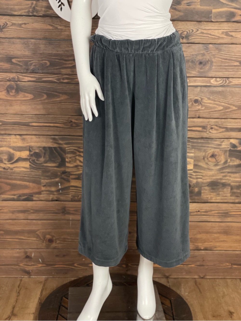 aerie | Flowy Wide Leg Corduroy Charcoal Gray Wide-Leg Pull-On Lounge Pants Crop